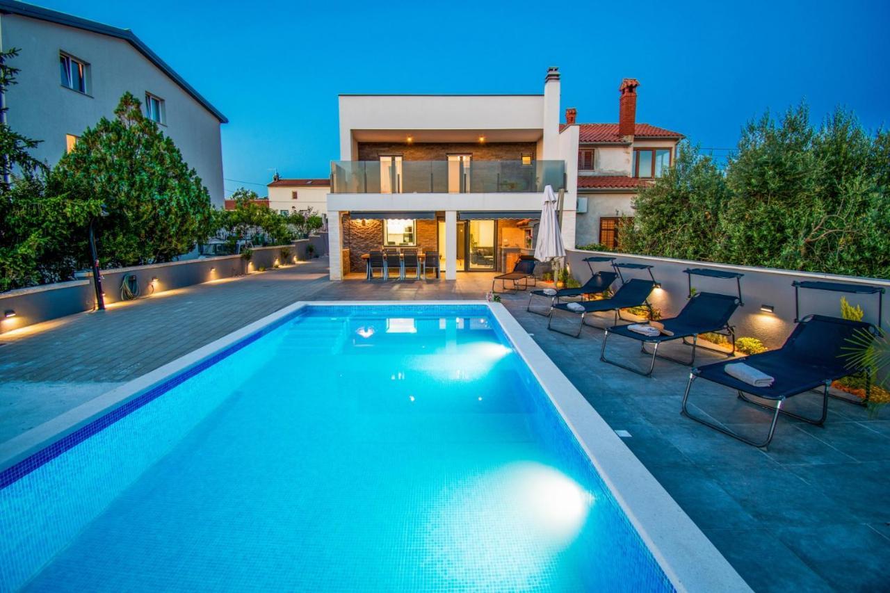 La Perla Villa *