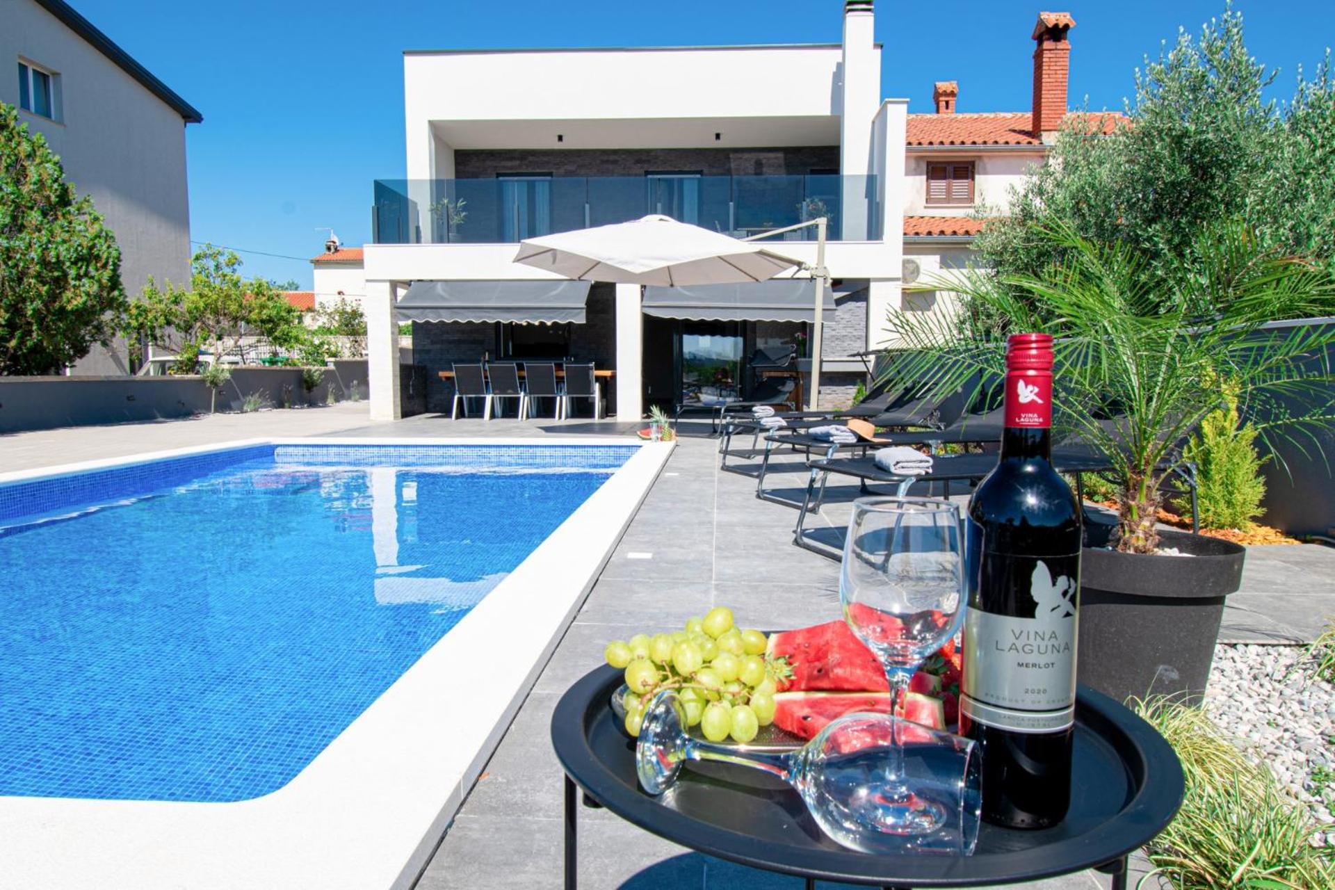 La Perla Villa *